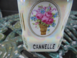 Kruiden voorraadpotje "Cannelle" met roze roosjes mandje en parelmoer glans