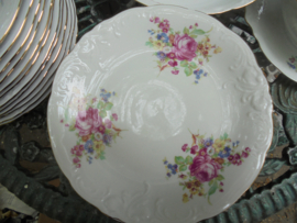 Dinerservies Wawel 12/11 persoons met grote bloemboeketten met oa. roze pioen roos