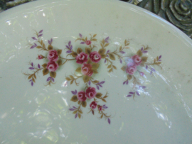 Grote ronde serveerschaal met roze/rode bloemetjes