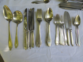 6 persoons Dinerbestek set GERO Zilmeta met sierlijk randwerkje