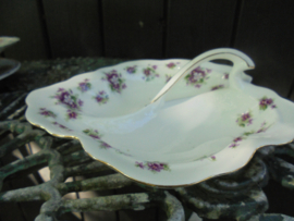 Royal Albert 2 vaks soezenschaal met greep "Sweet Violets"