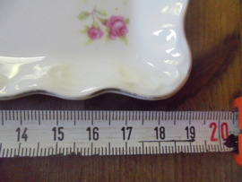 Dienblaadje Victoria Koffie/Mokka serviesje met roze roosjes en medaillon met rozen mandjes