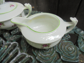 Roomstel Art Deco met roze roosjes en een groen randje