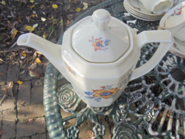 Hoge Art Deco Theepot Mosa met geel/oranje/blauwe bloem