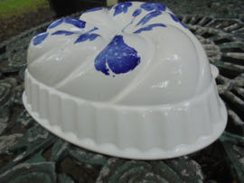 Hartvormige Pudding vorm met blauw fruit