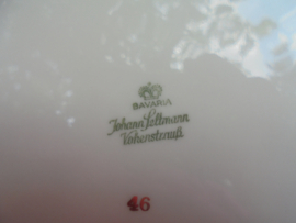 Gebakschaal  met 2 open greepjes Johann Seltmann Vohenstrauss Bavaria met roze roosjes