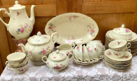6 persoons Theeservies MOSA met licht roze roos, bloemboeket en eikeltje op het deksel  (ZELDZAAM!!)