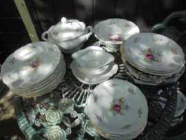 Dinerservies Wawel met bloemboeket: roze roos/paars bloemetje