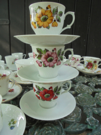 Set van 3 kop en schotels met gele / roze en rode bloem Bavaria