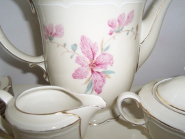 Koffieservies Koeningszult Bavaria met grote roze Iris