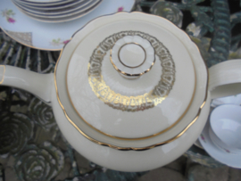 Theepot Zeh Scherzer Bavaria Elite Pas Aan Rozetta room met veel goud decoratie