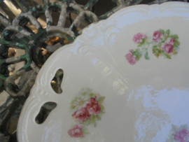 Gebakschaal Brussels Porselein met roze/lila bloemen / roosjes