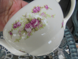 Theepot P. Regout met dubbele roze roosjes