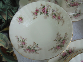 Royal Albert groot pap- of vla kommetje "Lavender Rose" met roze roosjes
