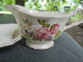 Engelse 2 vaks schaal Old Foley : Harmony Rose met roze roosjes / witte bloem