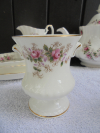 Royal Albert Lepelvaasje "Lavender Rose" met roze roosjes