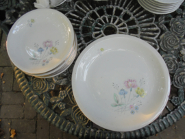 Gebakstel Kahla met pastel roze, gele en blauwe bloem
