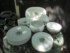 12 persoons Dinerservies Hutschenreuther met roze roosjes