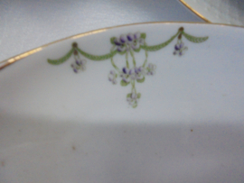 Heel Oud 1913 Vleeswaren- / Zuurschaaltje met blauwe viooltjes