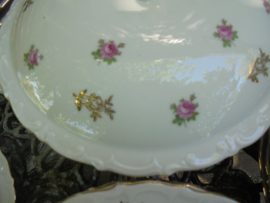 Groot Dinerservies KAHLA met roze roosjes en her en der gouden roosjes