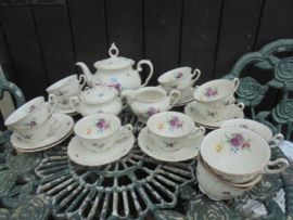 Theeservies Titania Barok met bloemboeketten / roze pioen roos