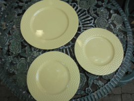 Dinerbord GEEL met "gevlochten" rand