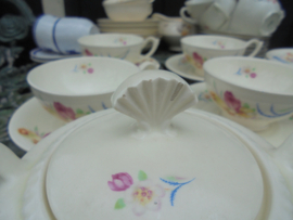 Roomstel MOSA met bloemboeket met oa. roze en gele tulp en pauwenstaart knop