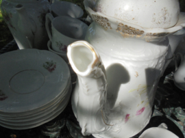 Koffiepot Brussels Porselein met paarse sering en witte astertjes