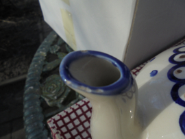 Theepot blauw / roomwit aardewerk Bunzlau??