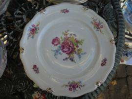 Windsor Bavaria Soepterrine met grote bloemboeketten met oa. roze pioen roos