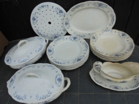 Dinerservies P. Regout Medaillon met blauw decor