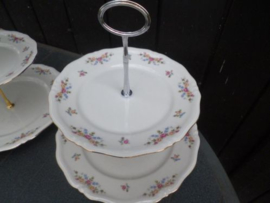 3 laags Etagere Winterling Marktleuthen Windsor Bavaria met roze en gele roosjes guirlandertjes