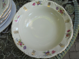 Diepe ronde kom / Saladekom  J. Kronester met bloemboeketten / roze roos en gouddecoraties