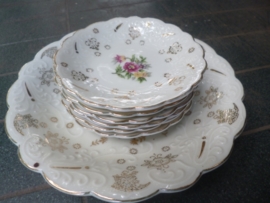 Petit foursetje met bloemen en goud decoraties