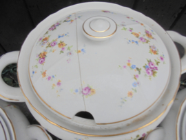 Soepterrine Ge Ha met roze en gele roosjes / bloemetjes