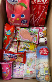 MostCutest.nl Japanese Snack box - Pink 💖 - 12 items