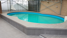 Terrasvloer rondom verhoogd 8 vormig zwembad