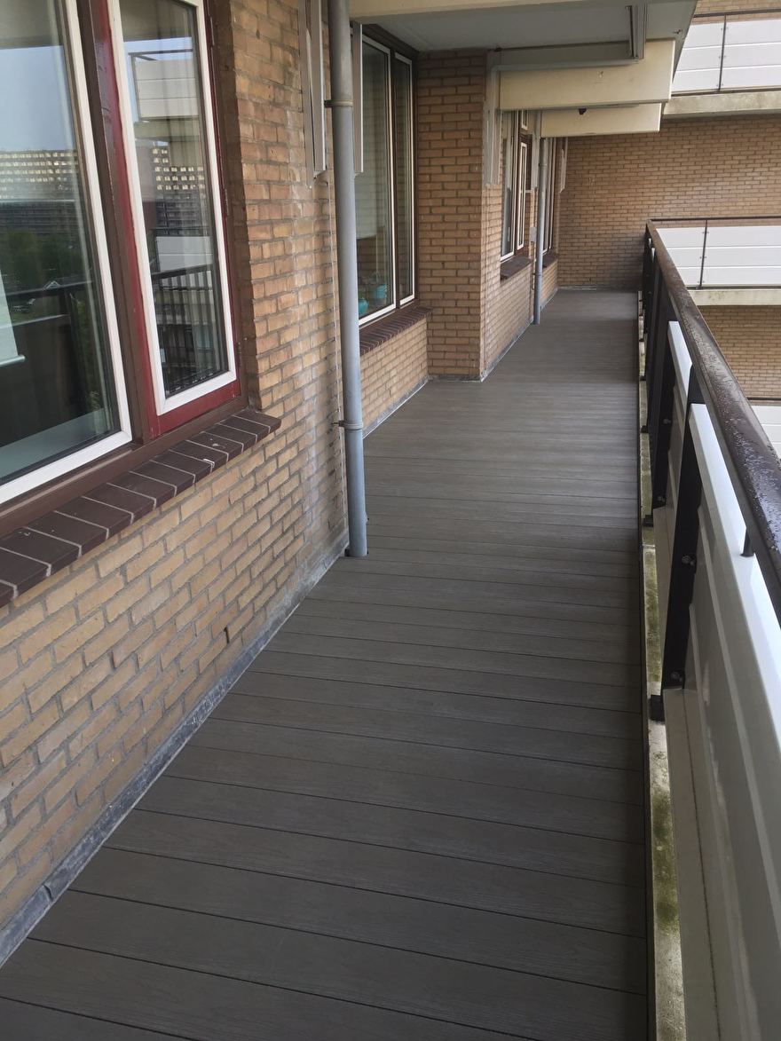 GovaDeck vlonderplanken met houtstructuur kleur taupe