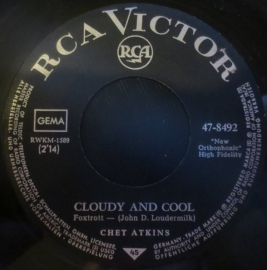 Chet Atkins - Cloudy and cool  | 2e hands 7" vinyl single