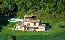 Todi-Orvieto | Natuurstenen landhuis met zwembad | € 350.000