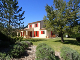 Vaucluse | St. Didier | Uniek gelegen villa | € 440.000,--