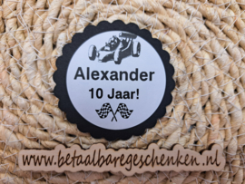 Gepersonaliseerde sticker "Verjaardag raceauto"