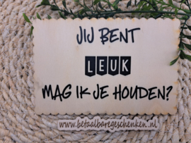 Houten kaart "Leuk"