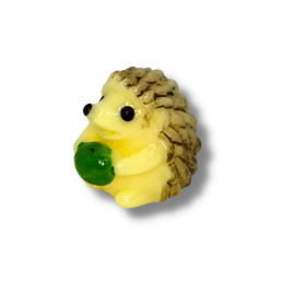 Miniatuur egel met groene appel