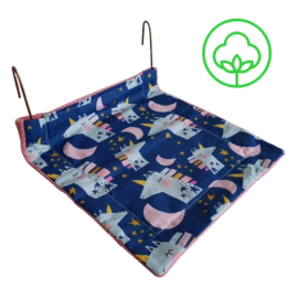 Radiatorhangmandje (eenhoorns met roze)