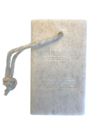 Maitre Savonitto -  Plak Zeep Exfoliërend  aan koord Kamperfoelie - Chevrefeuille  Geur - 120 gram