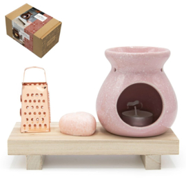 Amber Giftbox  Amber Groot  Rozen met Brander, Rasp, Plateau  en hartvorm geurblokje.
