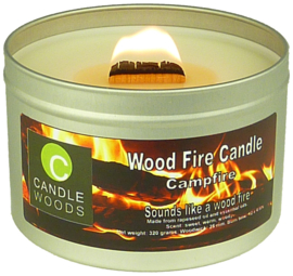 Candle Woods grote knetterende houtvuur geur kaars Campfire in blik met vensterdeksel en houtlont. Kampvuur geur.