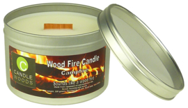 Candle Woods grote knetterende houtvuur geur kaars Patchouli & Cedar in blik met vensterdeksel en houtlont. Patchouli-Ceder geur.