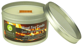 Candle Woods grote knetterende houtvuur geur kaars Cedar wood & Sandalwood in blik met vensterdeksel en houtlont. Ceder en Sandelhout geur.